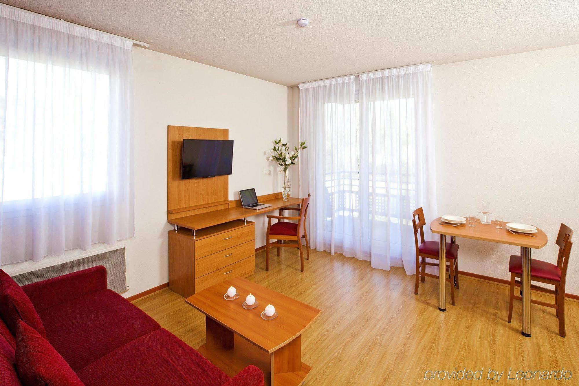 Séjours&Affaires Genève Saint Genis Exterior foto